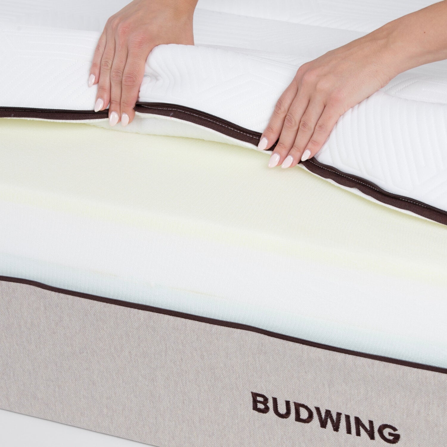 Colchão Hybrid Sense com capa removível e espuma viscoelástica de alta densidade – detalhe do fecho e acabamento Budwing